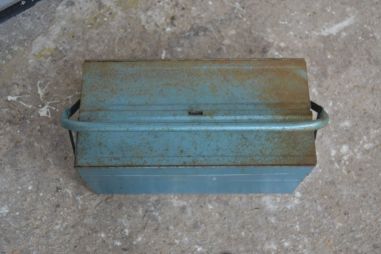 (n-8067) Vana metallist tööriistakast