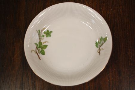 (L-838/2) Bavaria Winterling Marktleuthen, viinamarjaokstega supi-pastataldrikud, 4tk