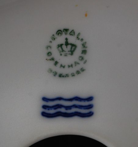 (n-8074) Royal Copenhagen, Kai Lange portselanist laualamp "Jäär"nr 927243