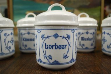 (n-3441) Jäger Eisenberg Original Blau Saks, õlelillemustriga maitseainetoosid, 5tk