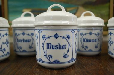 (n-3441) Jäger Eisenberg Original Blau Saks, õlelillemustriga maitseainetoosid, 5tk