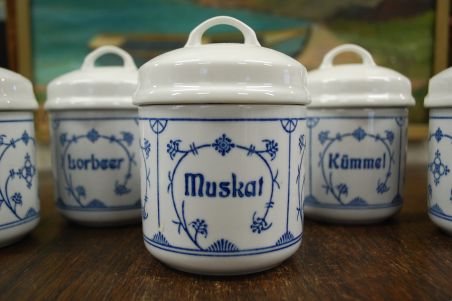 (n-3441) Jäger Eisenberg Original Blau Saks, õlelillemustriga maitseainetoosid, 5tk