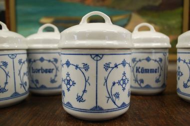 (n-3441) Jäger Eisenberg Original Blau Saks, õlelillemustriga maitseainetoosid, 5tk