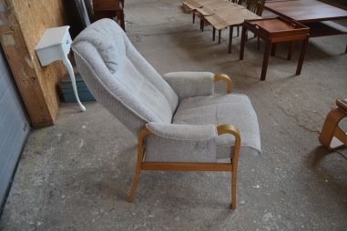 (L-841)  HJORT KNUDSEN  (Taani) kallutatav tugitool