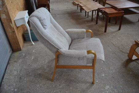 (L-841)  HJORT KNUDSEN  (Taani) kallutatav tugitool