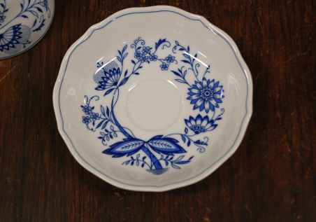 (n-3563)  Form Marienbad Ingres Weiss, sibulamustriga kohvitassid-taldrikud, 5tk