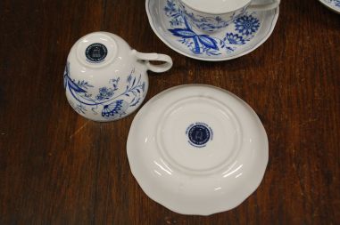(n-3563)  Form Marienbad Ingres Weiss, sibulamustriga kohvitassid-taldrikud, 5tk