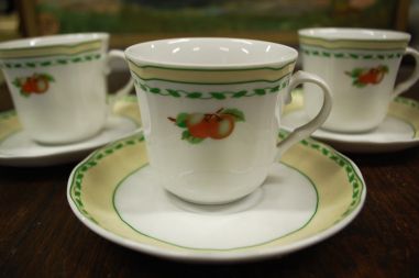 (n-3458) CreaTable ,"Cornwall" puuviljadega kohvitassid-taldrikud, 3tk