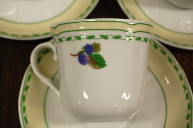 (n-3458) CreaTable ,"Cornwall" puuviljadega kohvitassid-taldrikud, 3tk