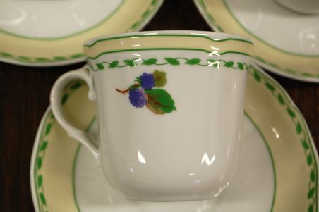 (n-3458) CreaTable ,"Cornwall" puuviljadega kohvitassid-taldrikud, 3tk