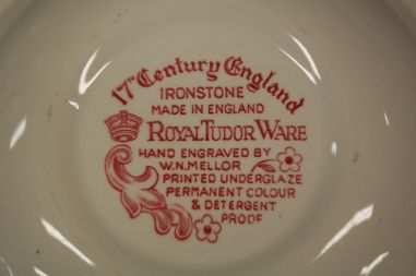 (n-3842) Royal Tudor Ware "17 Century England", supi-pastataldrikud, 3tk