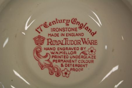 (n-3842) Royal Tudor Ware "17 Century England", supi-pastataldrikud, 3tk