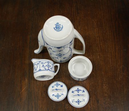 (n-4049/2) Jäger Eisenberg Original Blau Saks, õlelille mustriga kann, suhkrutoos ja koorekann