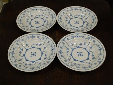(n-4049/3) Jäger Eisenberg Original Blau Saks, õlelille mustriga supi-pastataldrikud, 4tk