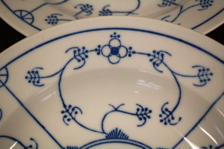 (n-4049/3) Jäger Eisenberg Original Blau Saks, õlelille mustriga supi-pastataldrikud, 4tk