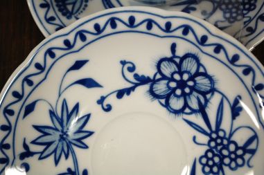 (n-4138) Kahla Triptis sibulamustriga kohvitassid- taldrikud, 6tk