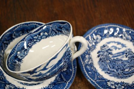 (n-4147) Staffordshire Barrats, Old Castle, puljongitassid-taldrikud, 2tk