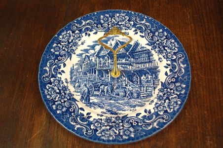 (n-4165) Royal  Tudor Ware, sinine sangaga vaagen
