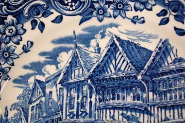 (n-4165) Royal  Tudor Ware, sinine sangaga vaagen
