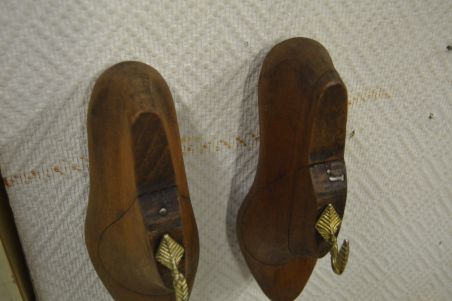 (L-855) Vanadest kingavormidest nagid, 2 tk komplektis