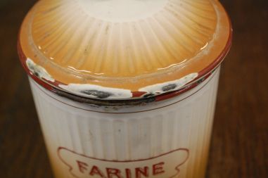 (n-2812) B.B Depose vana emaileeritud  toos "Farine"