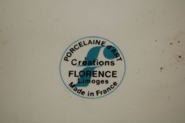 (n-339) Limoges, Porcelaine & Art,  sangaga juustuvaagen