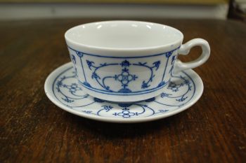 (n-7602) Kahla Original Blau Saks õlelillemustriga  kohvitassid-taldrikud, 2tk 2