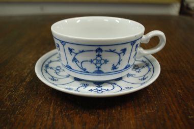 (n-7602) Kahla Original Blau Saks õlelillemustriga  kohvitassid-taldrikud, 2tk