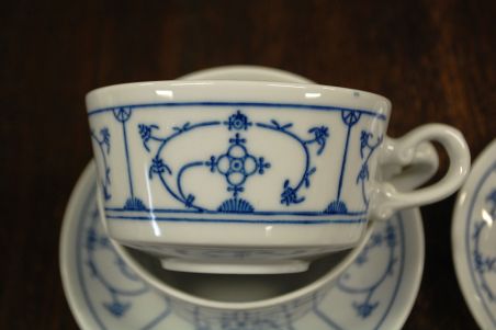 (n-7602) Kahla Original Blau Saks õlelillemustriga  kohvitassid-taldrikud, 2tk