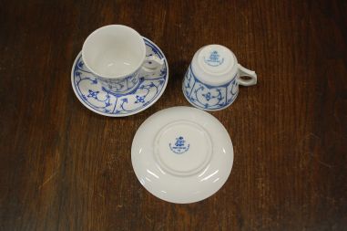 (n-4049/4) Jäger Eisenberg Original Blau Saks, õlelille mustriga kohvitassid-taldrikud, 2tk