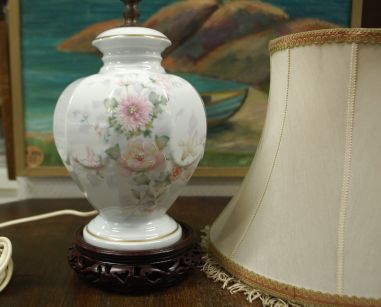 (n-8111) Limoges, porselanist laualamp