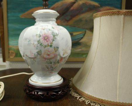 (n-8111) Limoges, porselanist laualamp