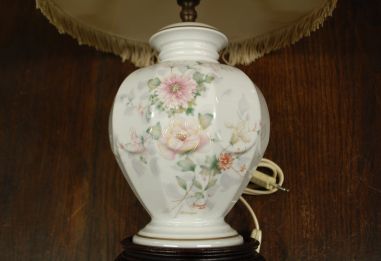 (n-8111) Limoges, porselanist laualamp