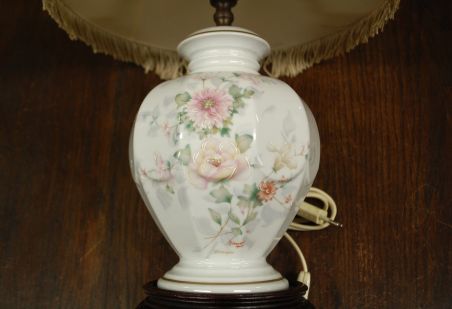 (n-8111) Limoges, porselanist laualamp