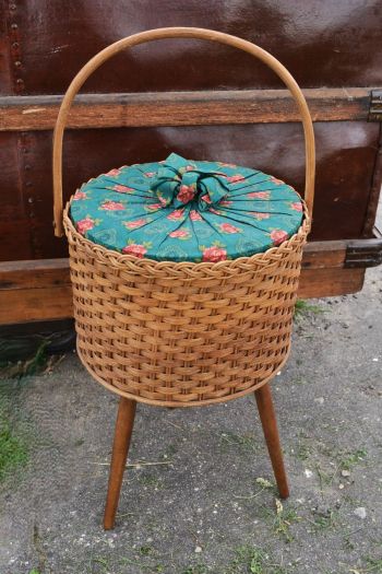(n-8161) Retro käsitöökast