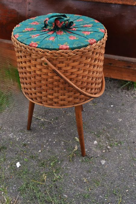 (n-8161) Retro käsitöökast