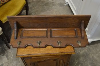 (n-8176) Mütsiriiuliga seinanagi. lõvipead 2