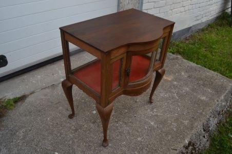 (n-8203) Klaasidega kapp, baarikapp