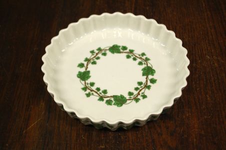 (n-8206) Porcelaine de Paris, luuderohu mustriga koogi/ pirukavorm