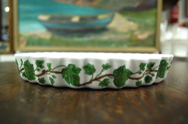 (n-8206) Porcelaine de Paris, luuderohu mustriga koogi/ pirukavorm
