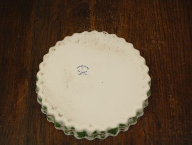 (n-8206) Porcelaine de Paris, luuderohu mustriga koogi/ pirukavorm