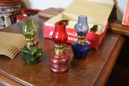 (n-8208)  3 tk väiksemad õlilambid