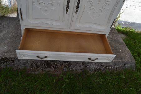 (n-8228) Valge suurem kummut