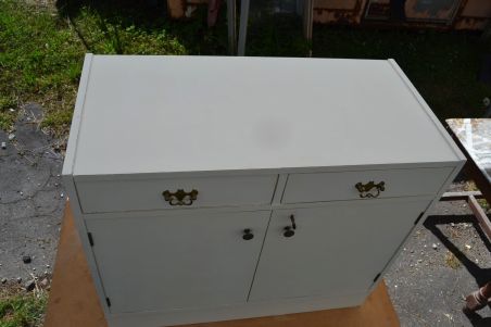 (L-872) Valge kummut