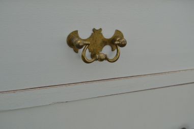 (L-872) Valge kummut