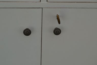 (L-872) Valge kummut