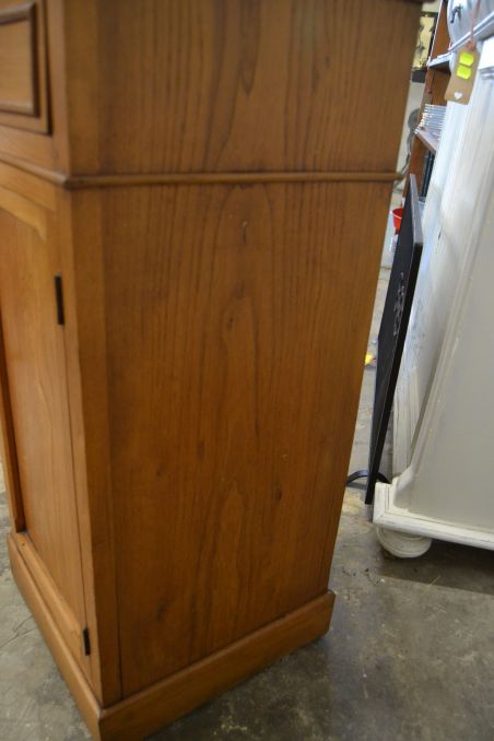 (n-8239) Väiksem kummut, öökapp