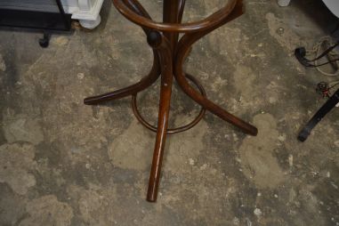 (n-8241) Viini riidenagi