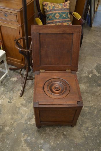 (n-8255) Tualettpoti kast 2