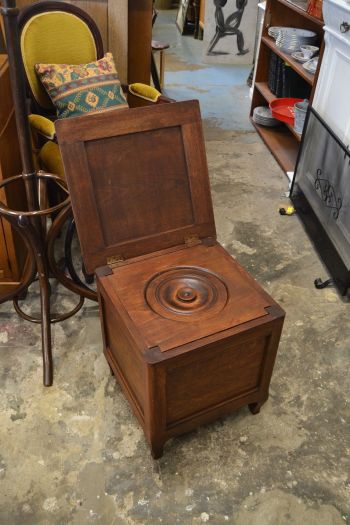 (n-8255) Tualettpoti kast